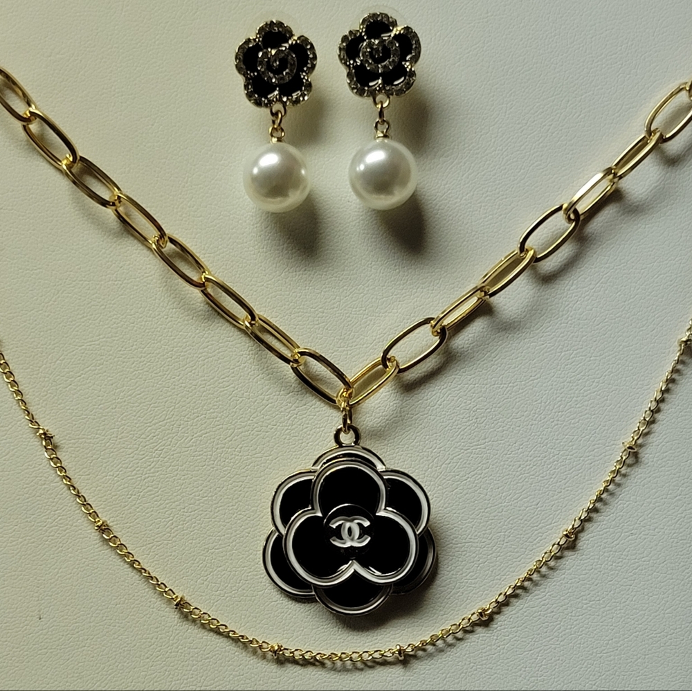 Paperclip Layered Chain Camillia Pendant And Earing Set, New - Picture 2 of 4